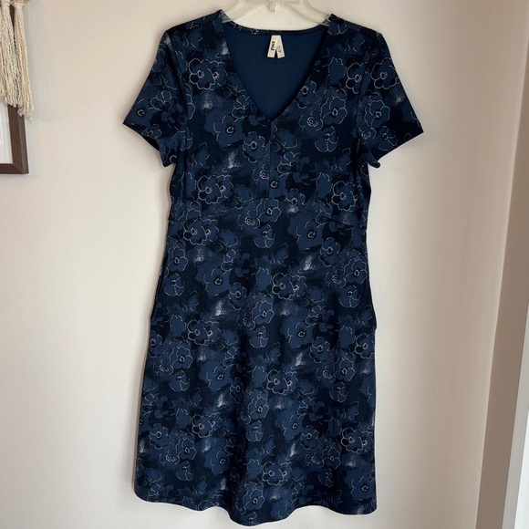 Pact Women's organic cotton Navy Floral V-Neck short sleeve comfortable Dress MD - Picture 2 of 12